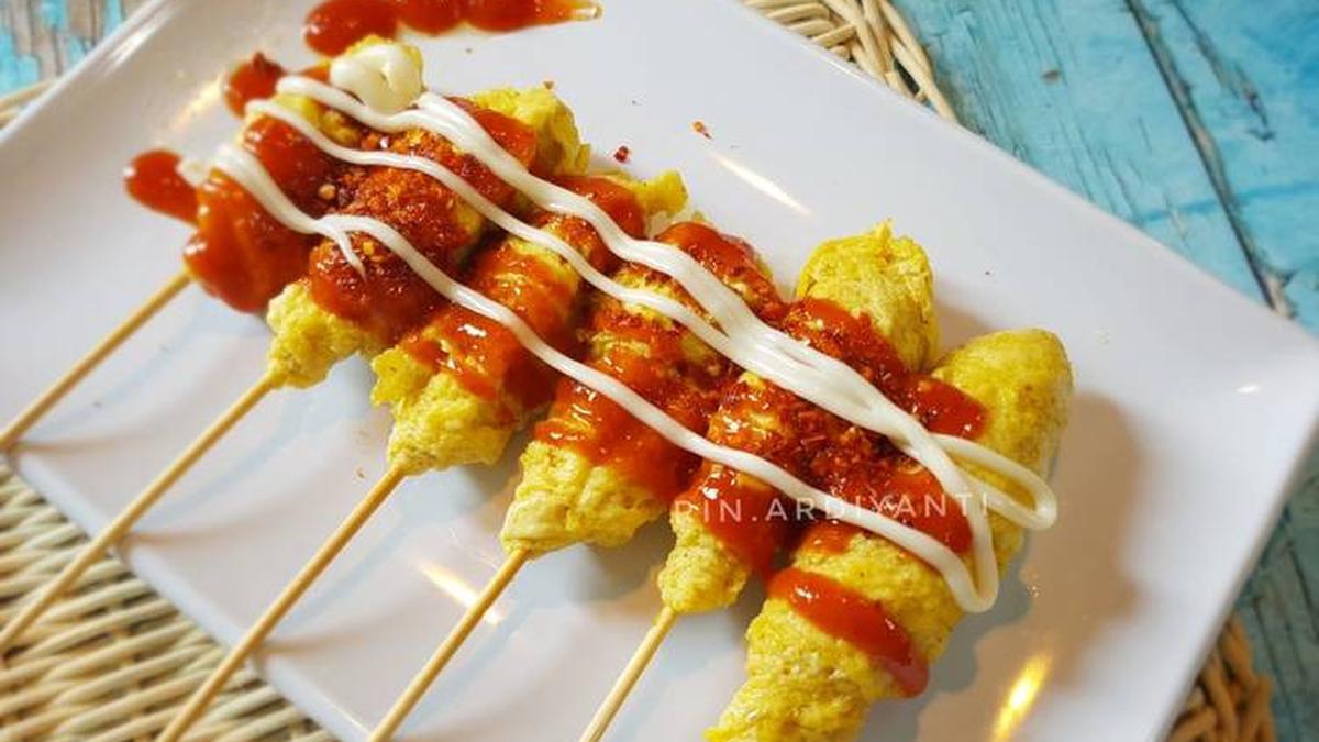 Relive Childhood Memories with Old-Style Egg Rolls in Cilacap