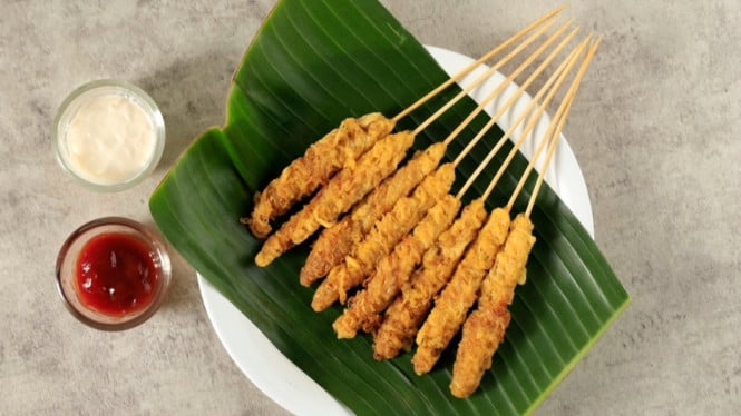 Relive Childhood Memories with Old-Style Egg Rolls in Cilacap